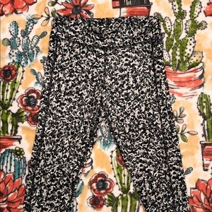 Under Armour Crop Compression Leggings NWT
